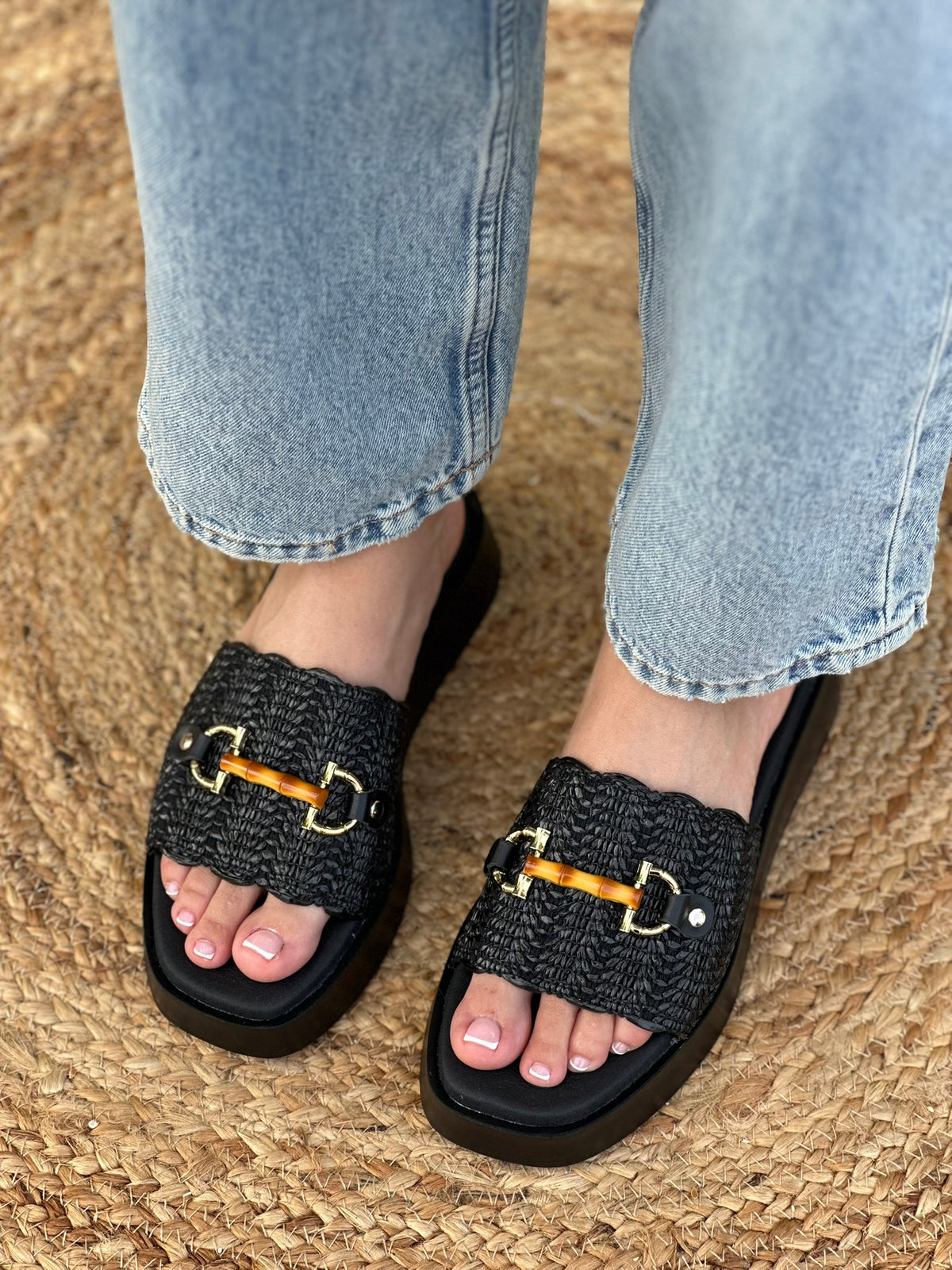 Flatforms δερμάτινα σανδάλια με φαρδιά φάσα Ragazza 01163