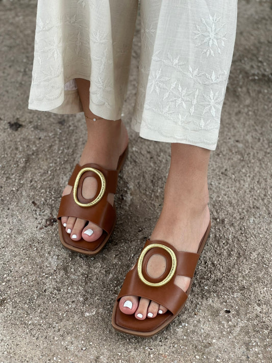 FLAT SANDALS