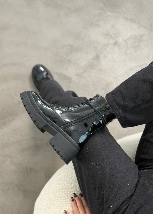 COMBAT BOOTS