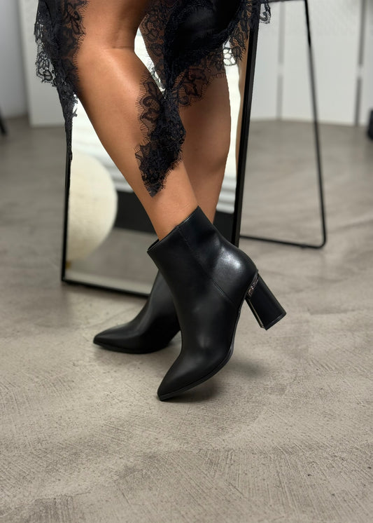 POINTED TOE BOOTIES