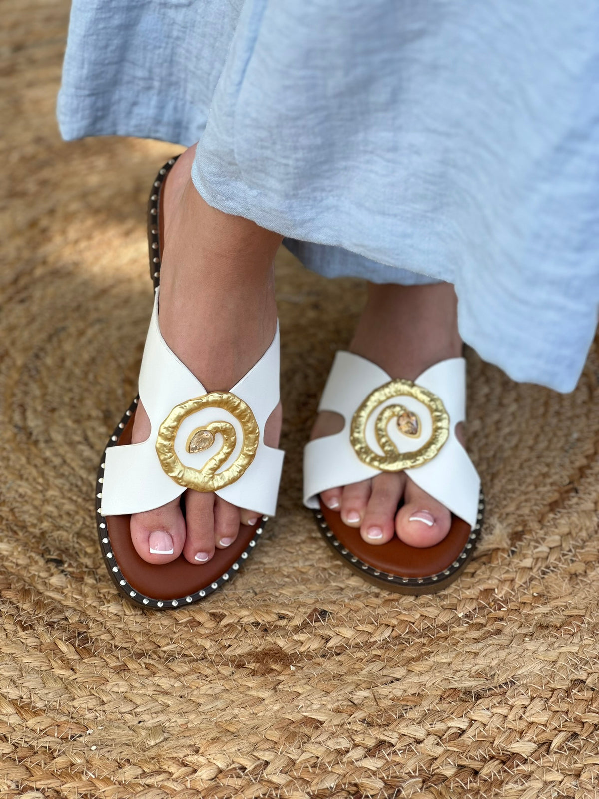 FLAT SANDALS