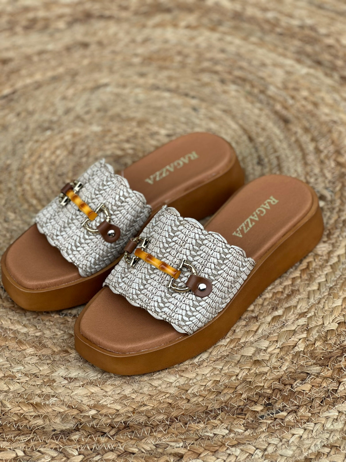 Flatforms δερμάτινα σανδάλια με φαρδιά φάσα Ragazza 01163