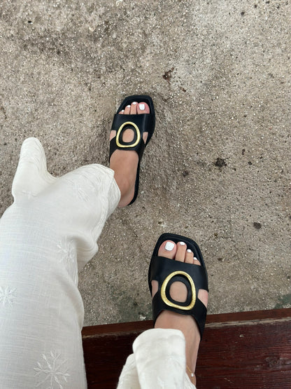 FLAT SANDALS