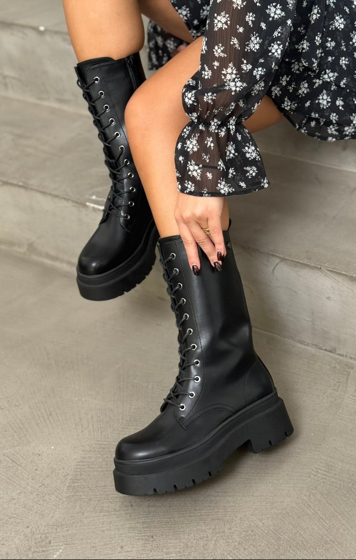 COMBAT BOOTS