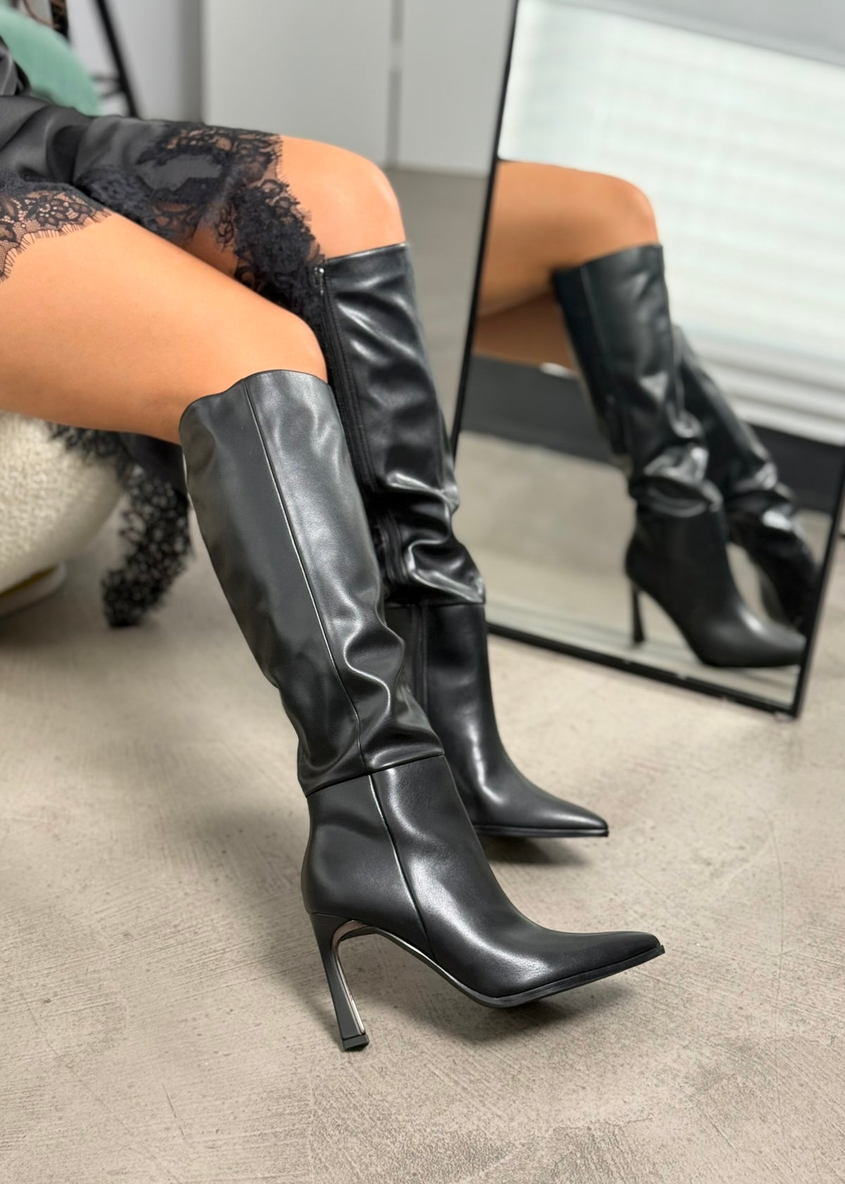 POINTED TOE BOOTS