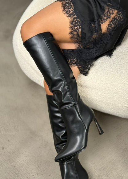 POINTED TOE BOOTS