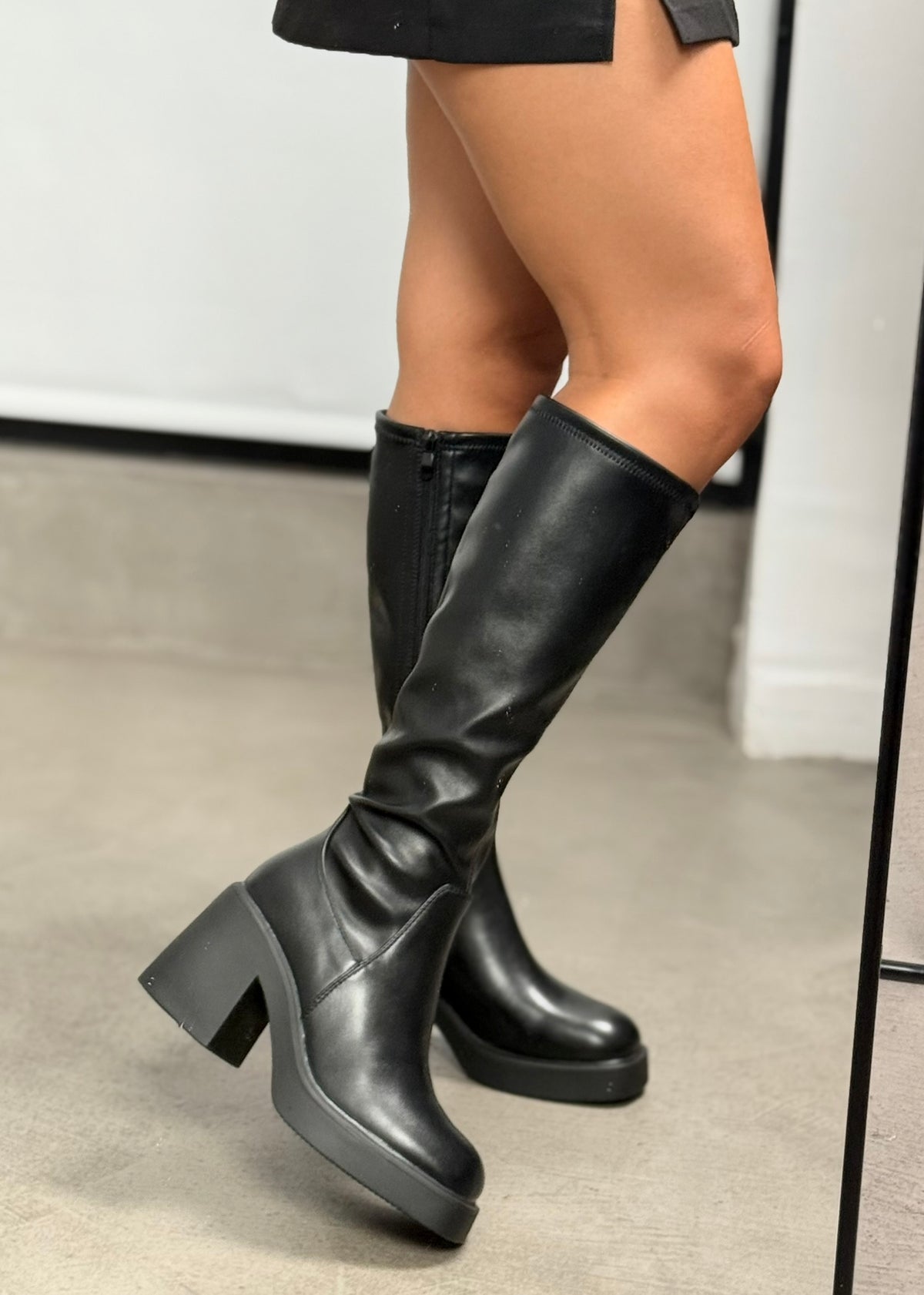 BLOCK MID-HEELED BOOTS