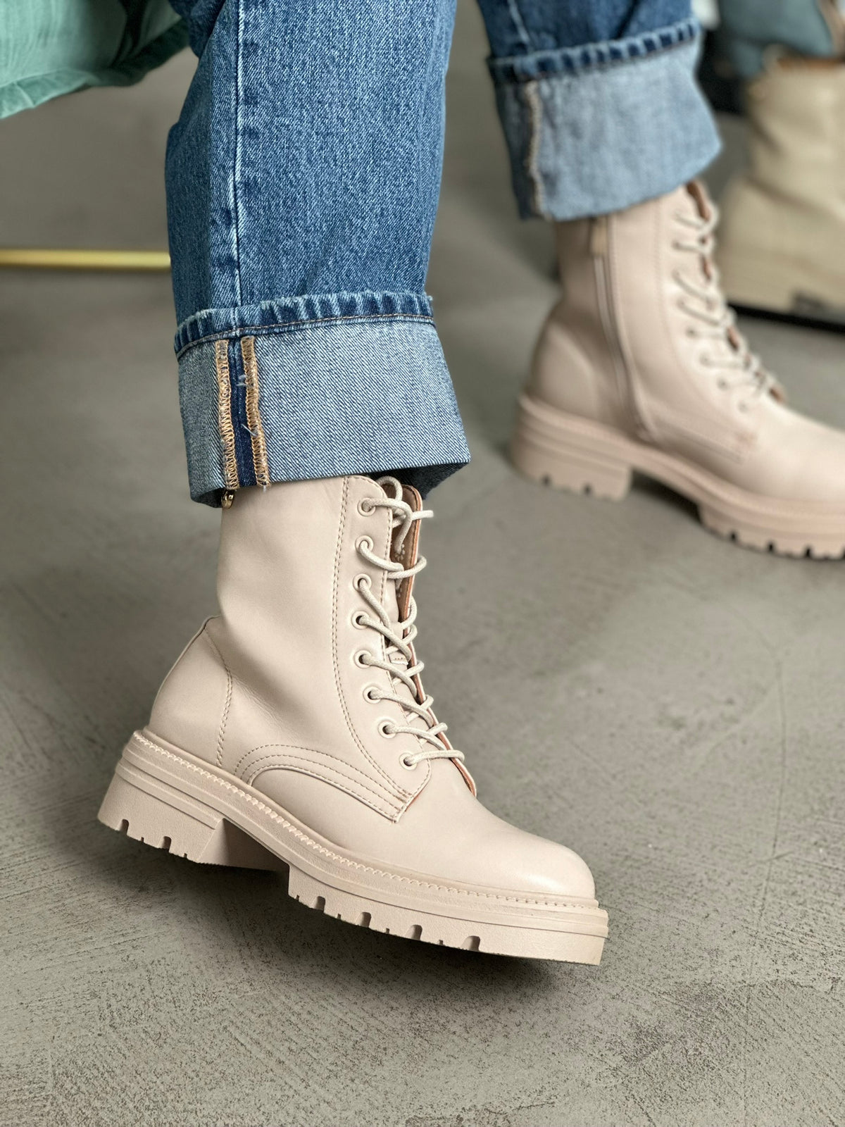 COMBAT BOOTS