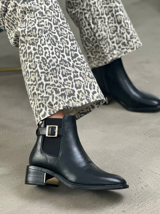 BUCKLE STRAP MID-HEEL BOOTIES