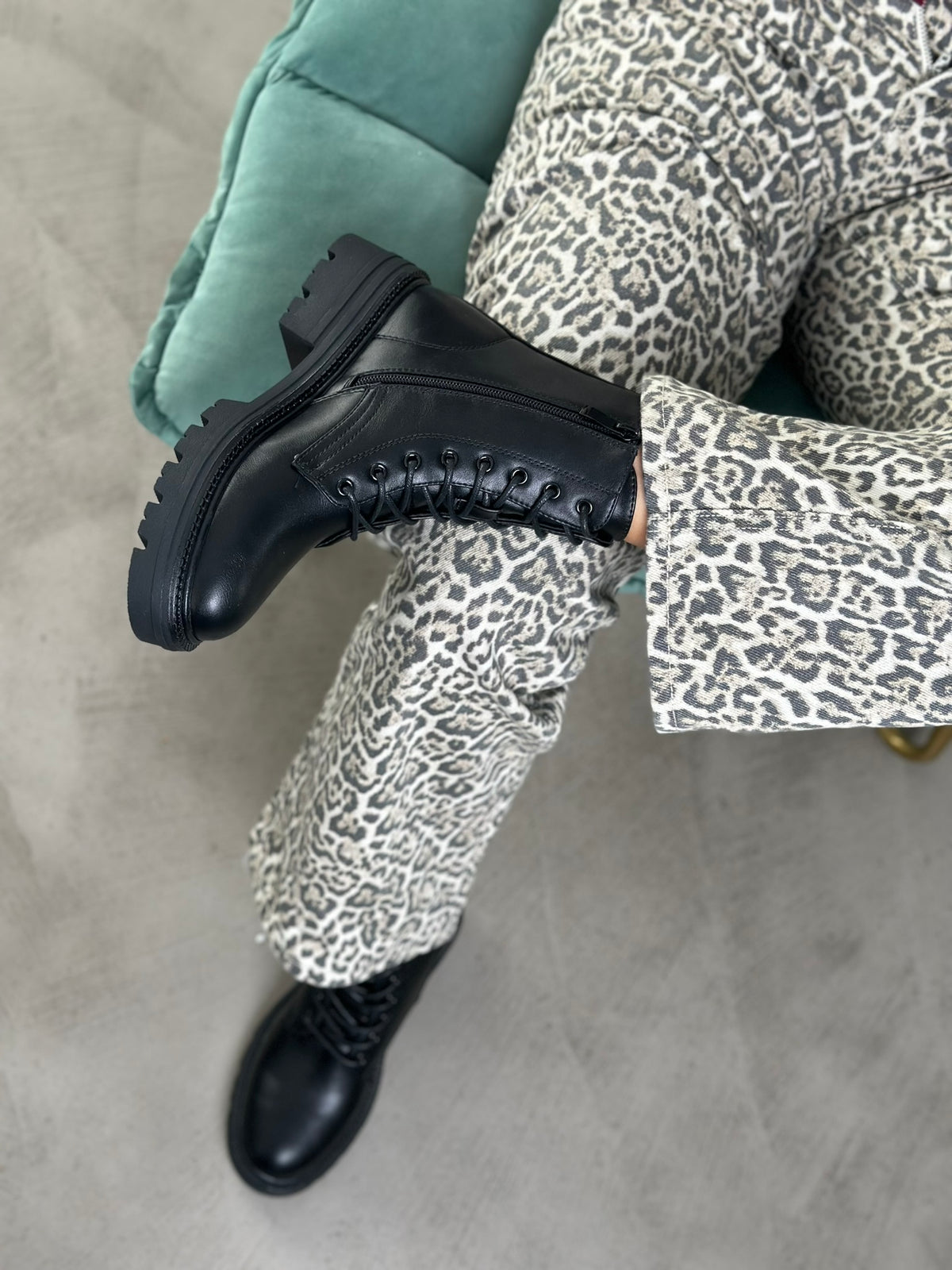COMBAT BOOTS