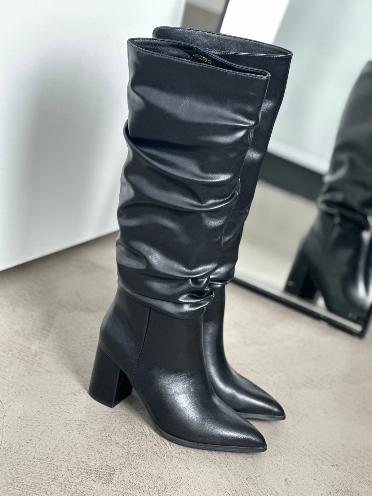 SLOUCHY BOOTS