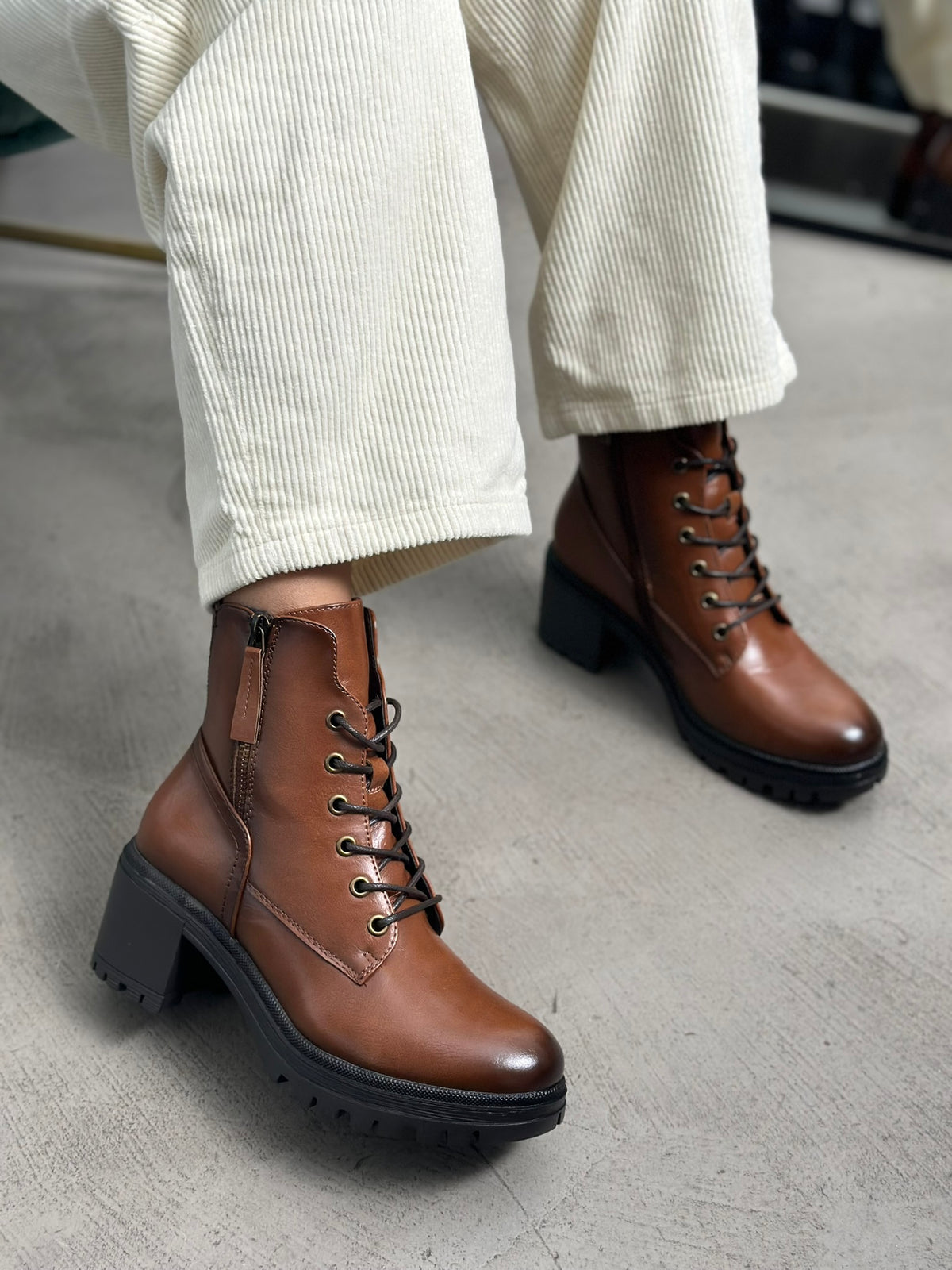 MID HEEL BOOTIES