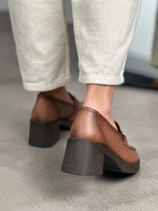 Loafers δερμάτινα με τακούνι Ragazza