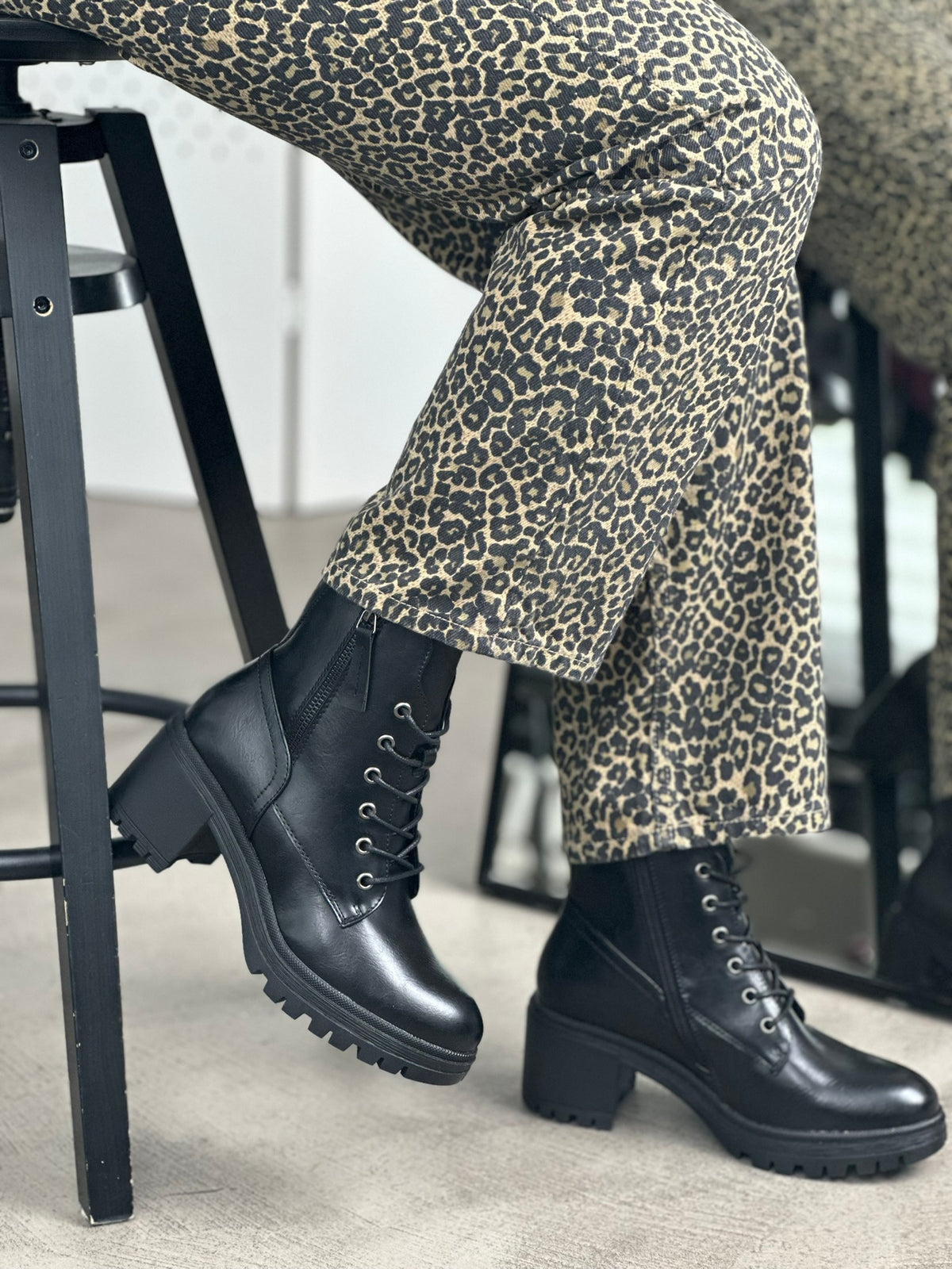 MID HEEL BOOTIES