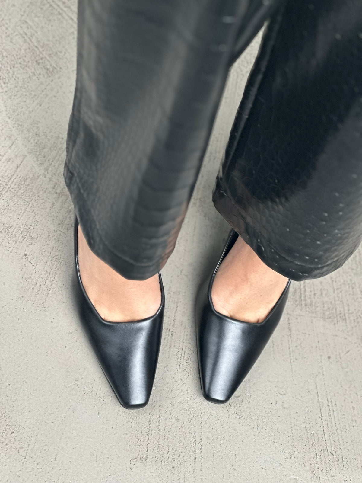 MID-HEEL PUMPS