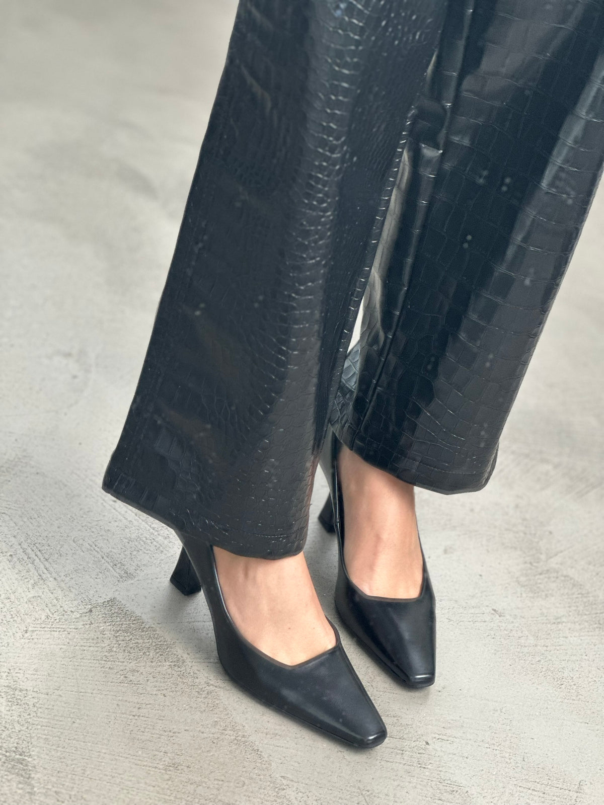MID-HEEL PUMPS