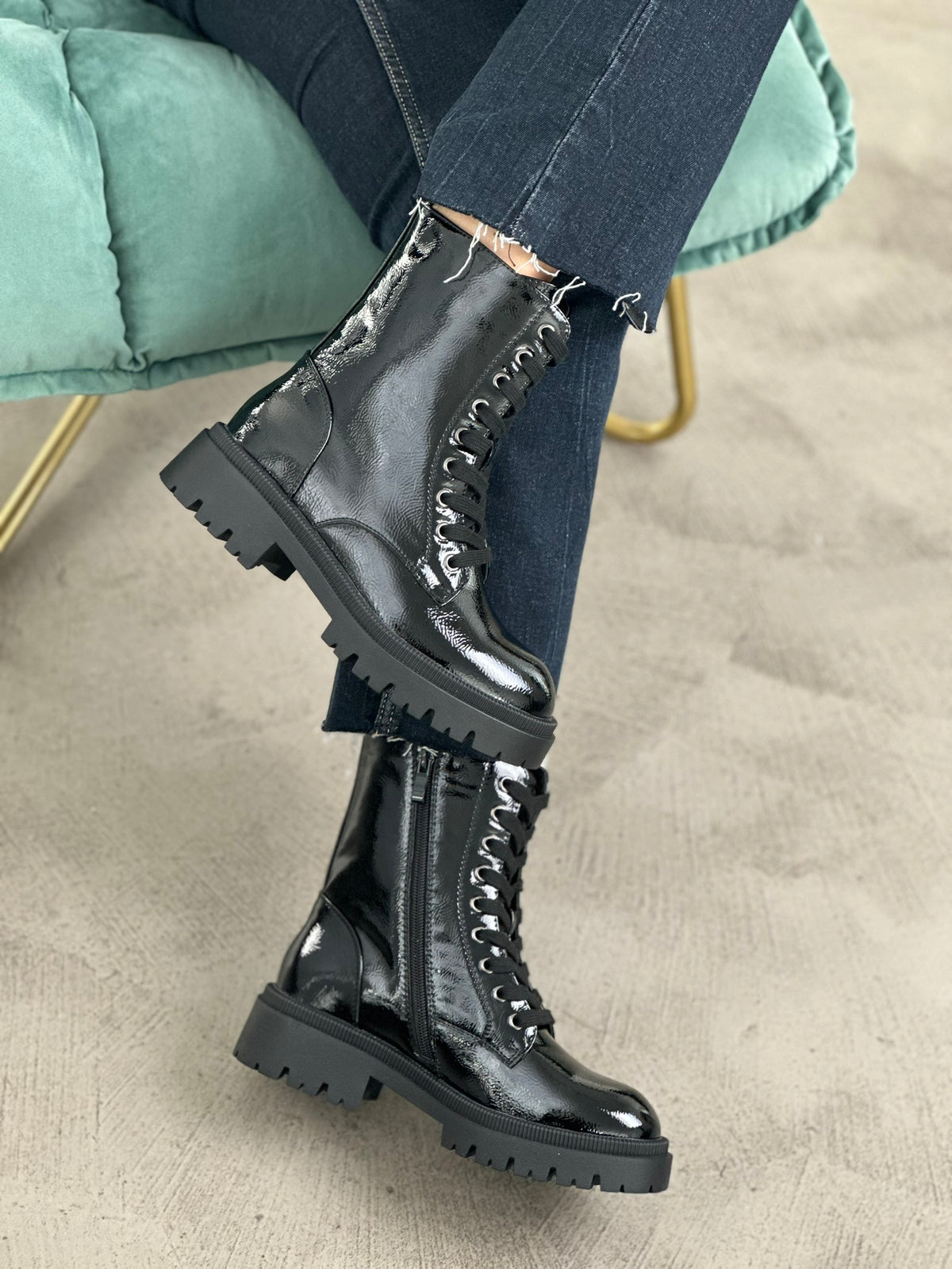 COMBAT BOOTS