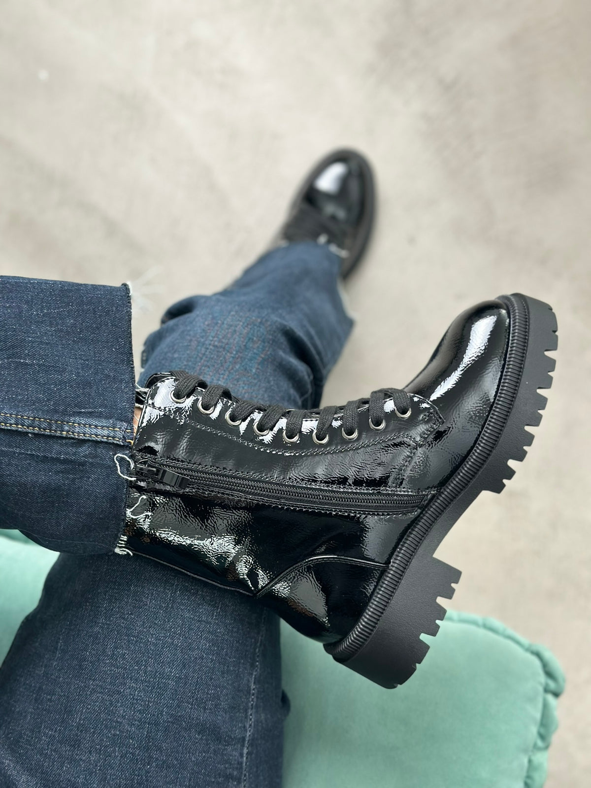 COMBAT BOOTS