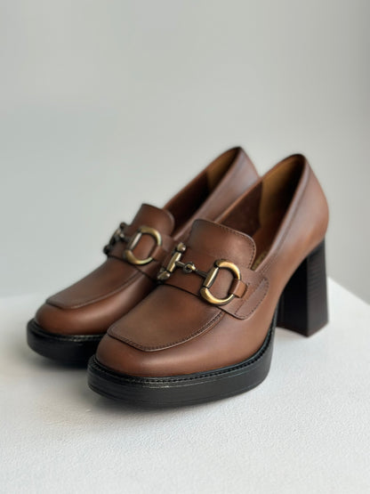 Loafers δερμάτινα με τακούνι Ragazza
