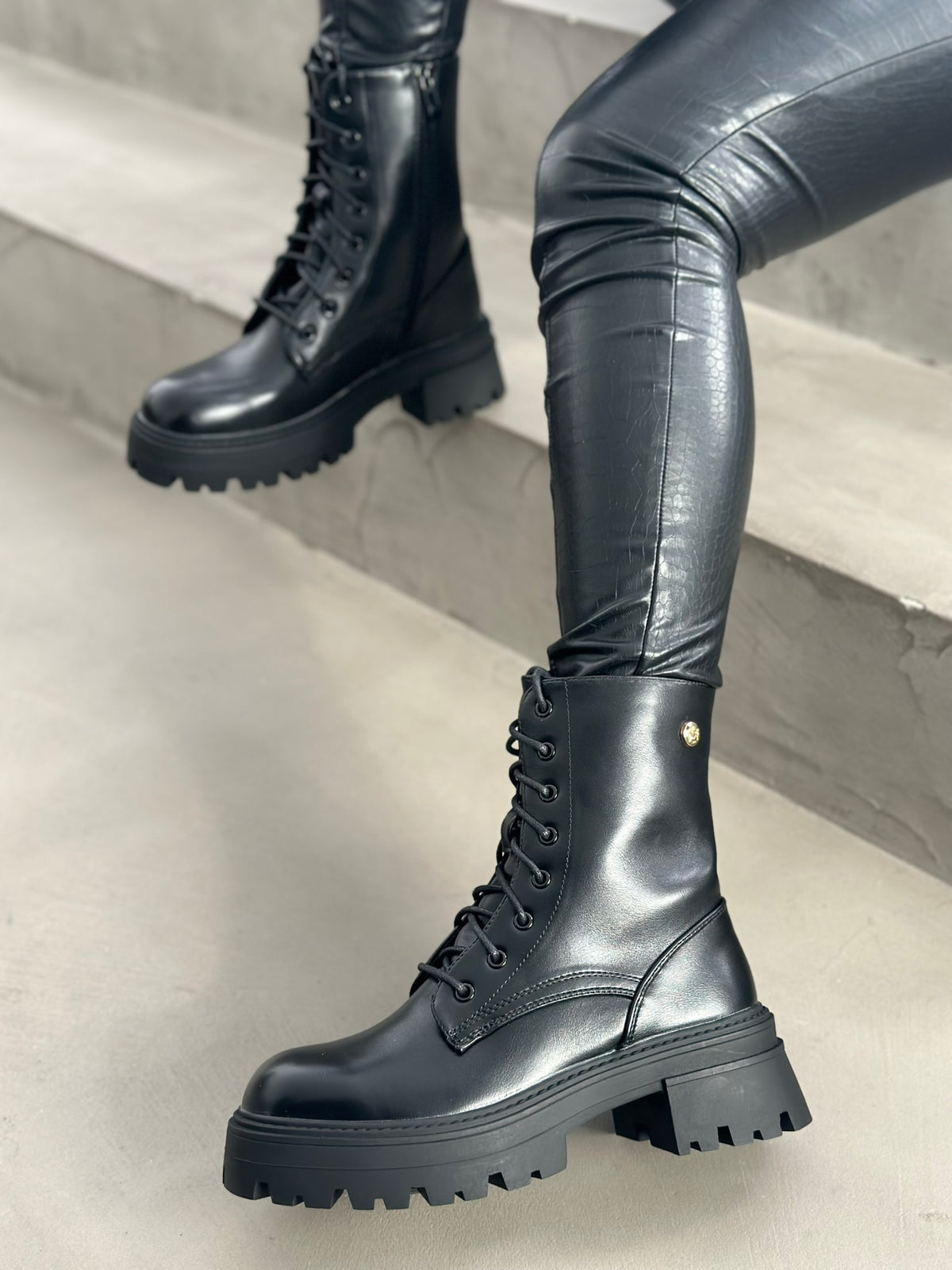 COMBAT BOOTIES