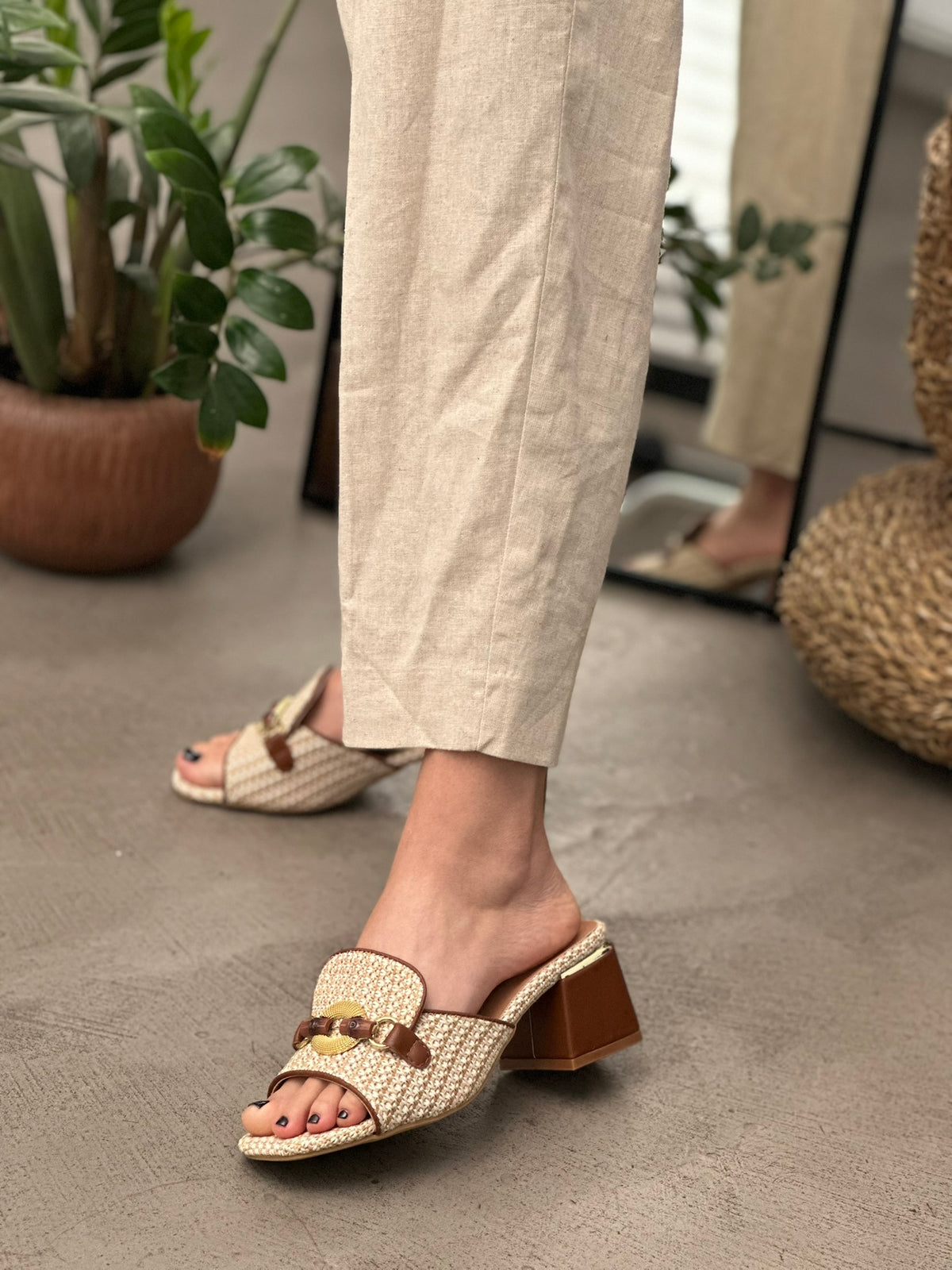 BLOCK HEEL MULES